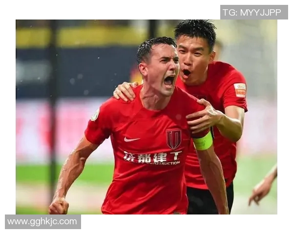 足球明星因涉嫌违法被警方拘留引发球迷热议与媒体关注