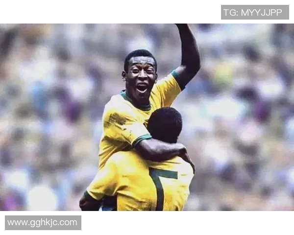 回顾足球历史较早的明星球员及其辉煌成就分析